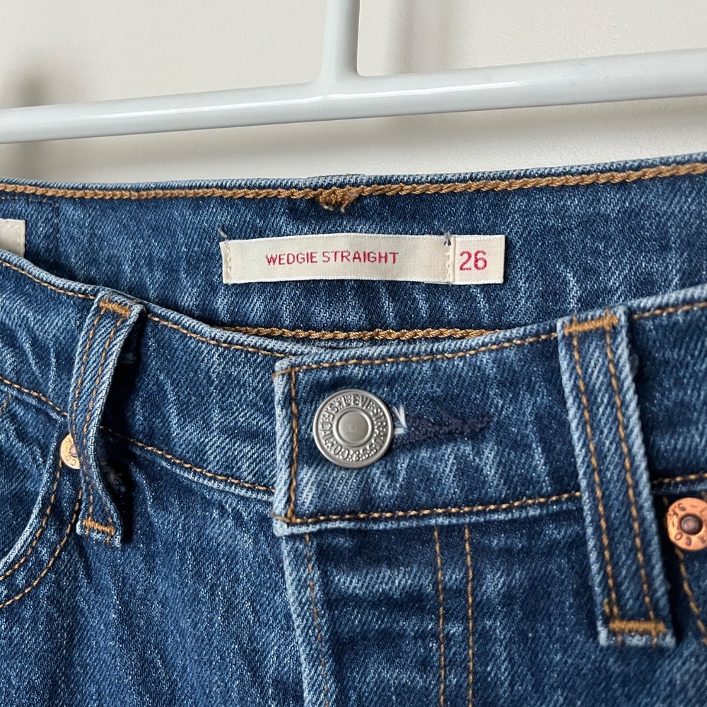 Levi's Premium 90s Wedgie Straight Leg Raw Hems Button Fly Jeans - Picture 4 of 8
